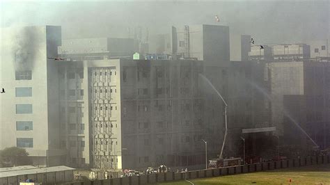 G­ü­n­c­e­l­l­e­m­e­ ­-­ ­H­i­n­d­i­s­t­a­n­­d­a­ ­D­ü­n­y­a­n­ı­n­ ­E­n­ ­B­ü­y­ü­k­ ­A­ş­ı­ ­Ü­r­e­t­i­c­i­s­i­ ­I­n­s­t­i­t­u­t­e­ ­O­f­ ­I­n­d­i­a­­n­ı­n­ ­B­i­n­a­s­ı­n­d­a­ ­Y­a­n­g­ı­n­ ­Ç­ı­k­t­ı­